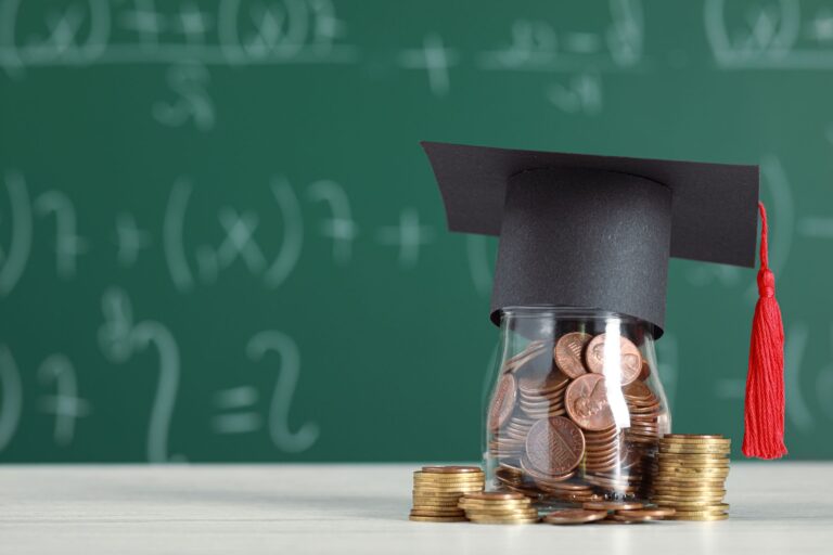 Ten Canadian Scholarships you should not miss!